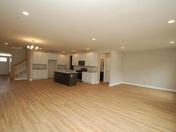 4th image of 10 Chesterfield Lane #9C
