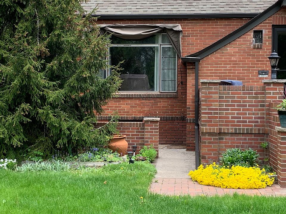 1st image of 1422 W Oak St