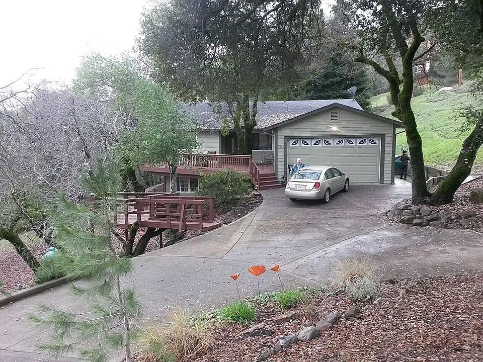 254 Circle Oaks Dr photo 1