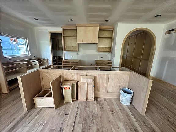 3rd image of 7111 Linden St