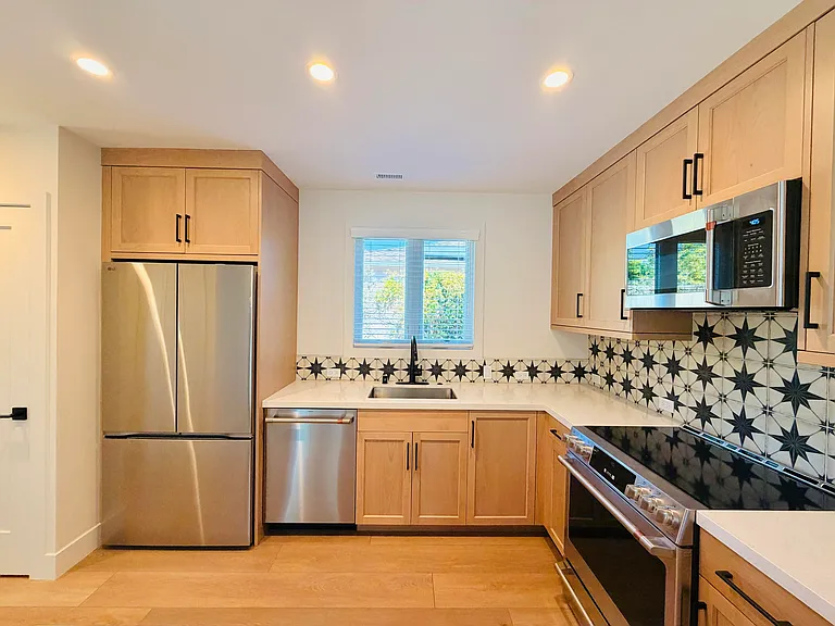 2960 Ventura Dr — Photo 3