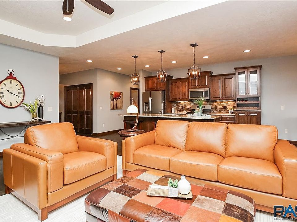 2nd image of 7551 S Grand Arbor Pl