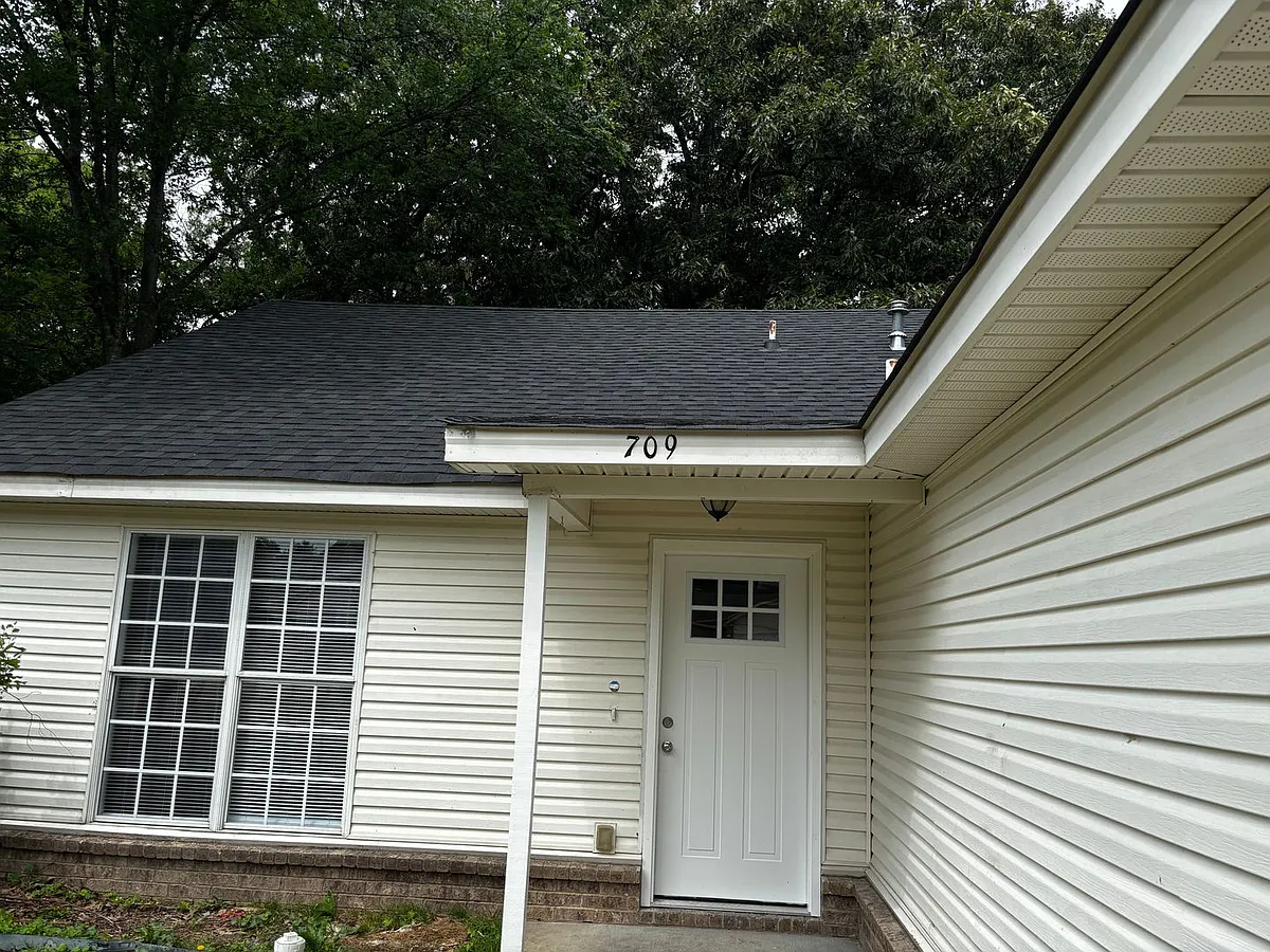 Building Photo - 709 Crescent Cv
