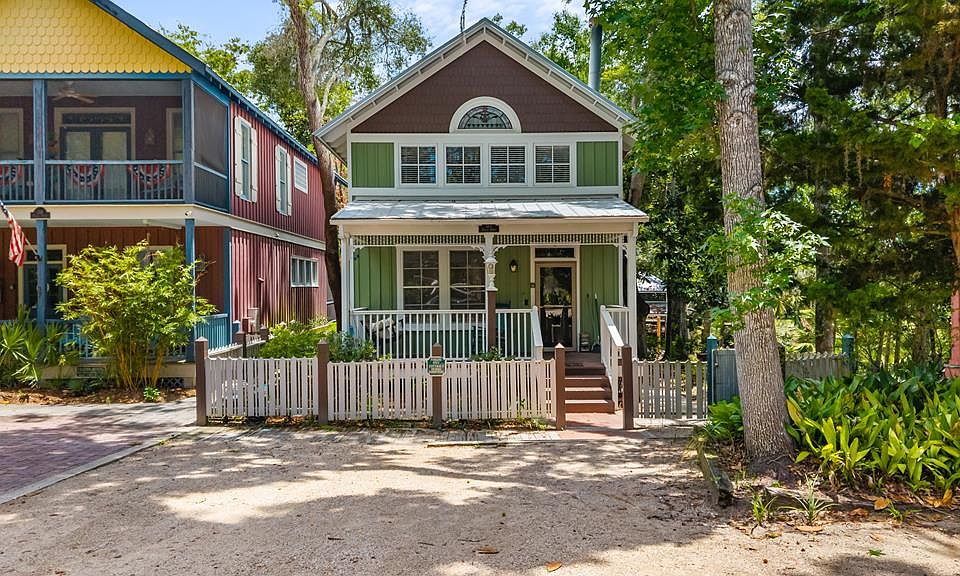 1st image of 264 NE Maggie Cir