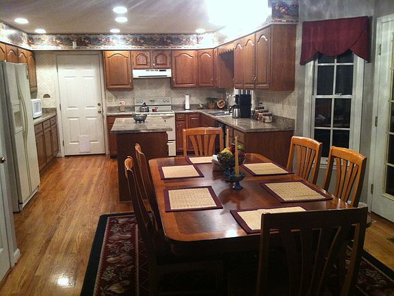 Kitchen/Dining Combo