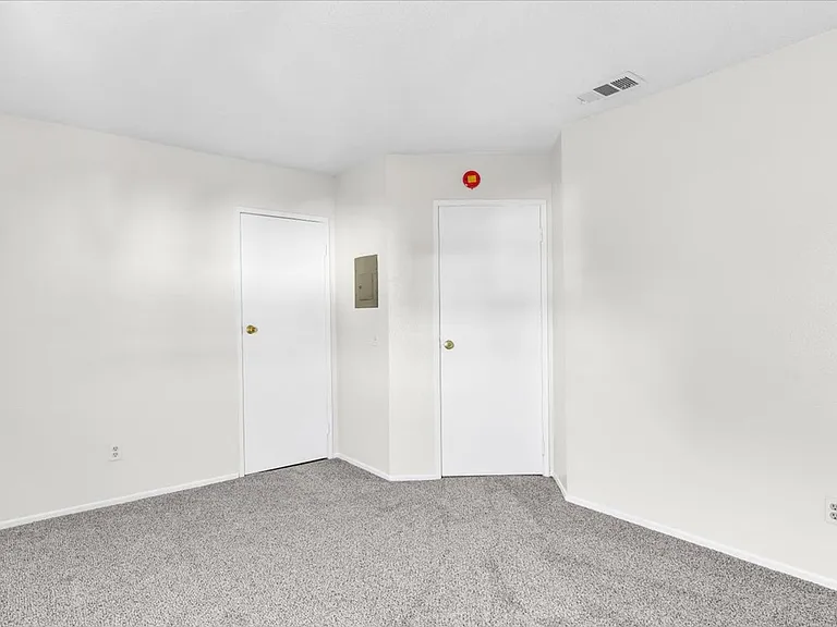 8922 I Ave #2 — Photo 12