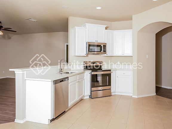 4th image of 821 Bens Dr