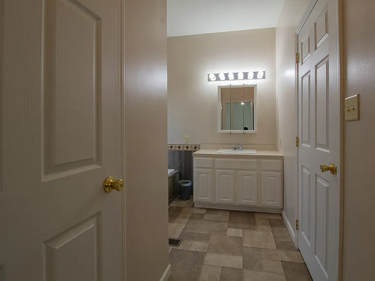 918 Harold Ave #918 — Photo 24