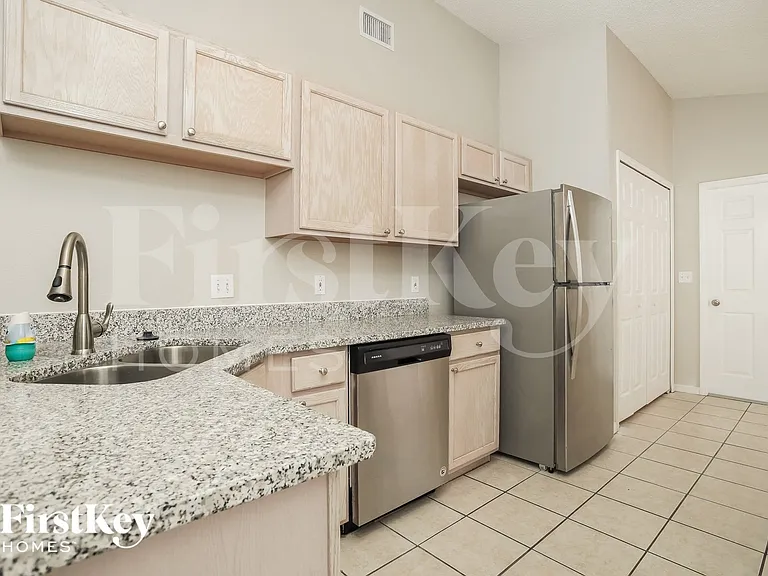 335 Darlington Loop — Photo 7