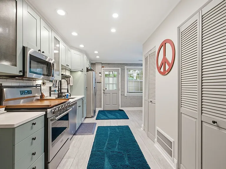 1317 Pendleton St — Photo 15