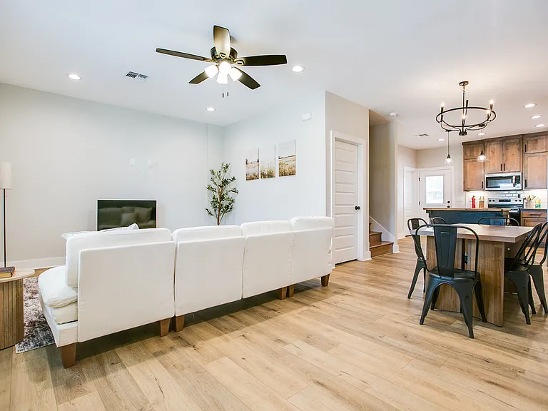 1009 Holiday Dr — Photo 17