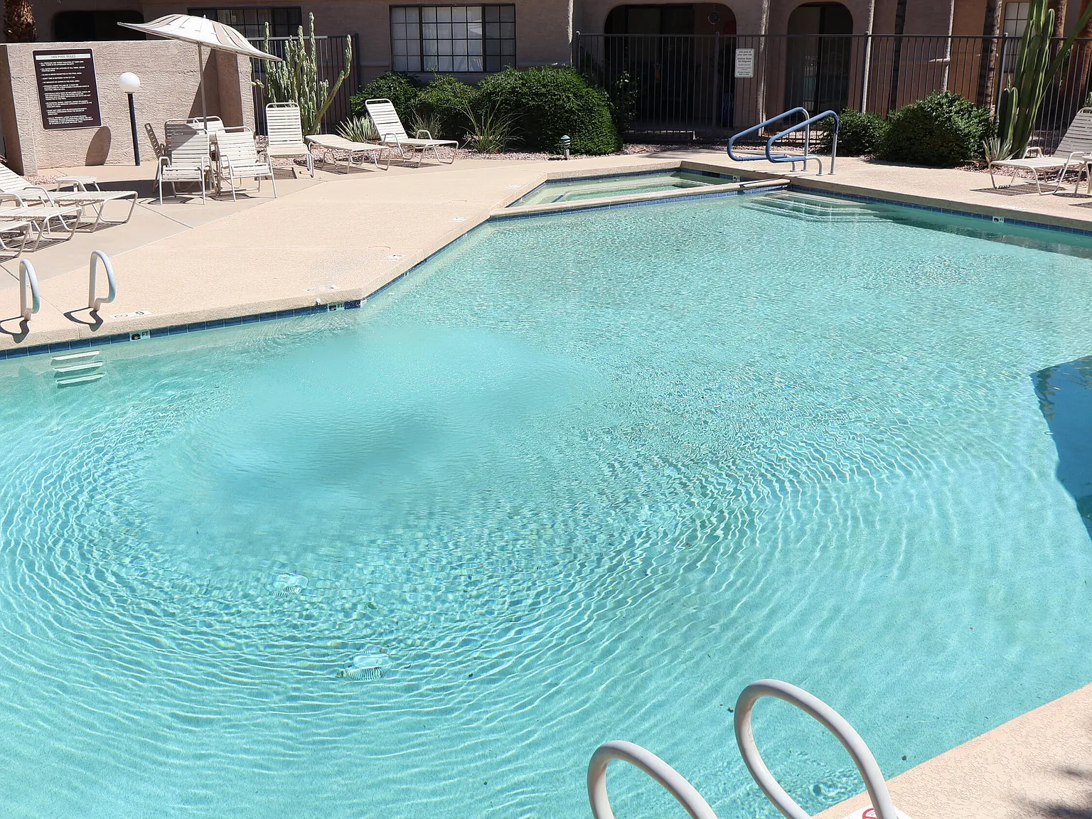 3 bed, 2.0 bath, 1318 sqft, $2,190 — Photo 3