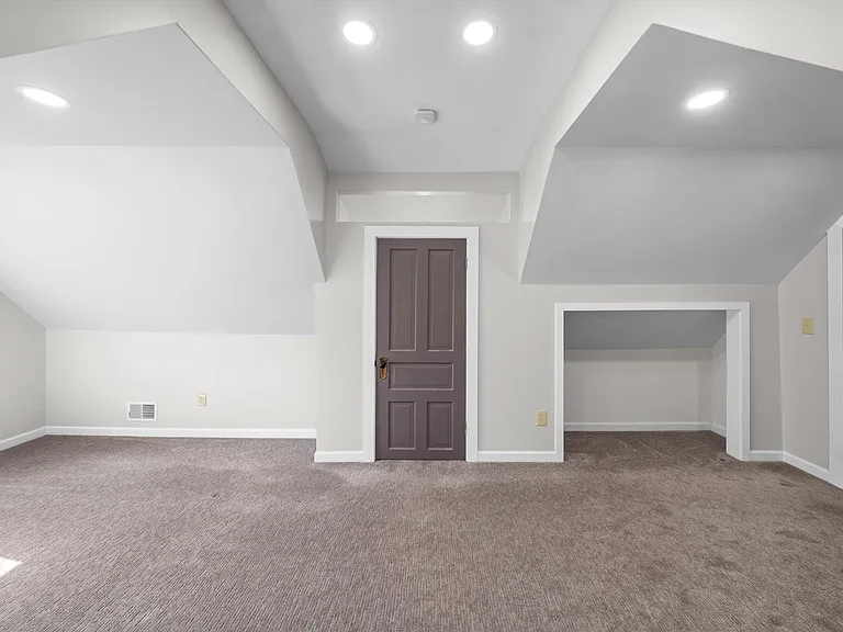 227 West St — Photo 41