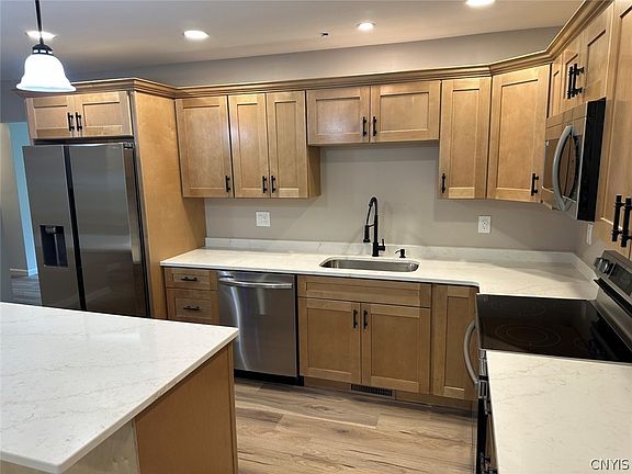3rd image of 1022 W Embargo St