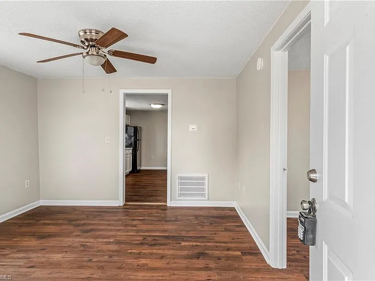104 S Raleigh St — Photo 5