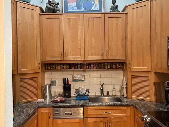 4th image of 942 Q St #942