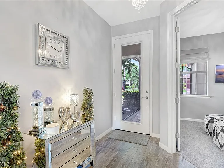 10908 Clarendon St — Photo 3