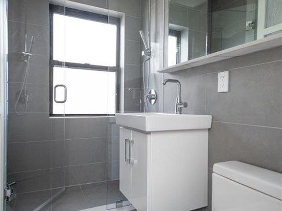 4th image of 124 Highland Ave #26