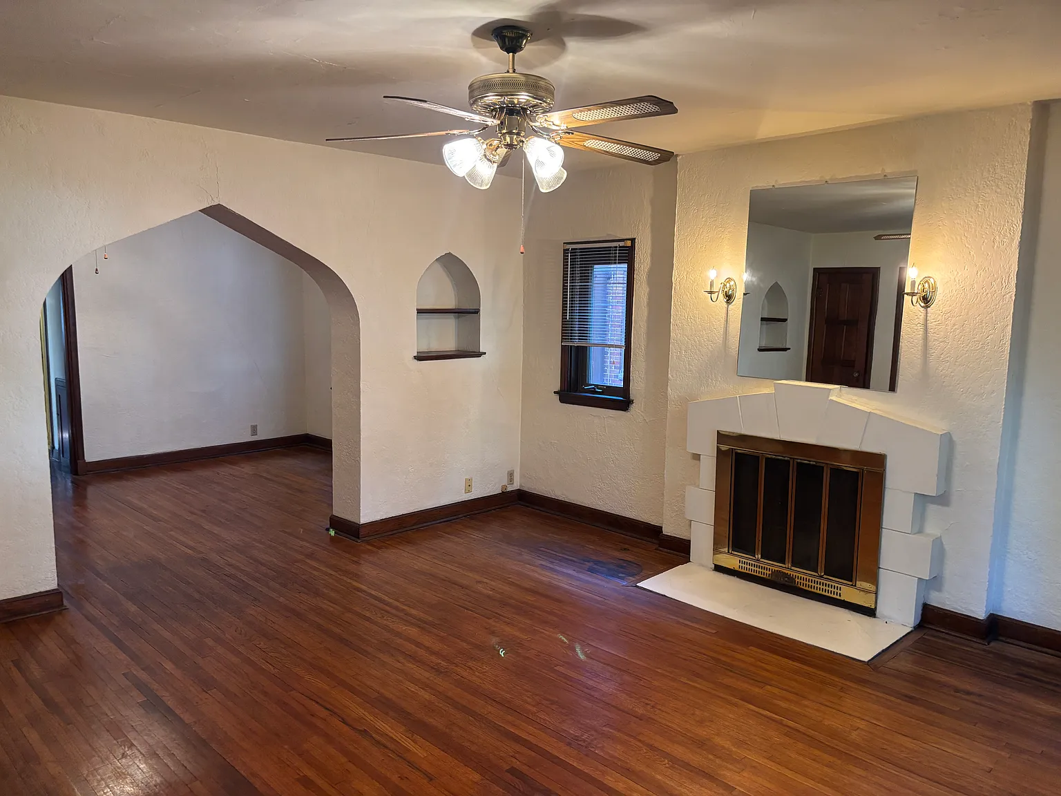 1 bed, 900 sqft, $1,050 — Photo 4