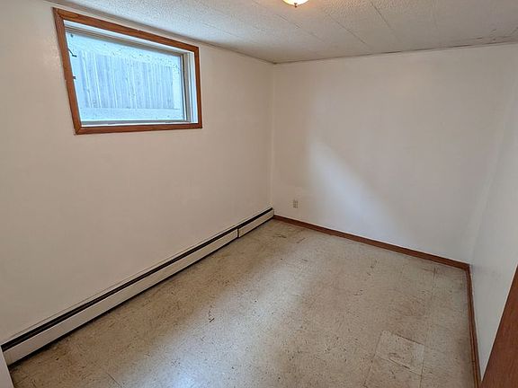 4th image of 219 2nd St NE Unit 6