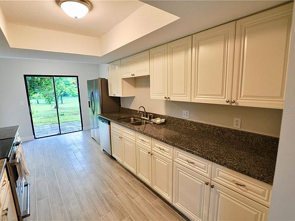 4th image of 1220 Chestnut Ct