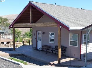202 4th St, Maupin, OR