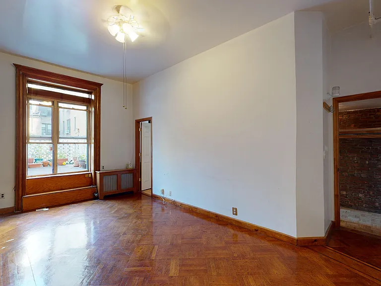 325 W 88th St #8 — Photo 4