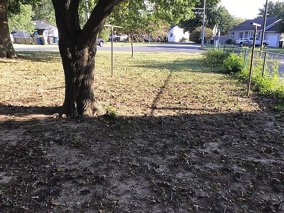 5th image of 221 Tred Avon Ave