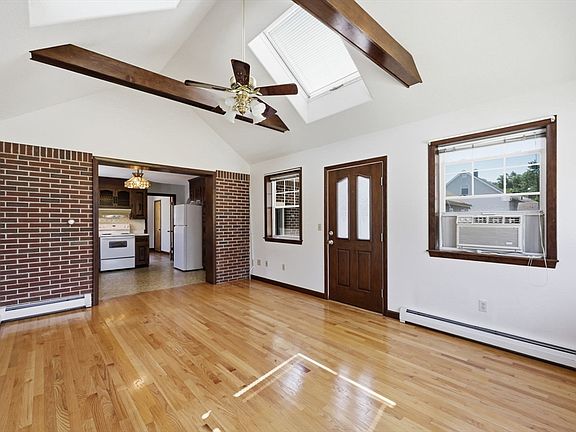 4th image of 52 Felix St