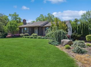 2 Woodedge Dr, Dix Hills, NY 11746
