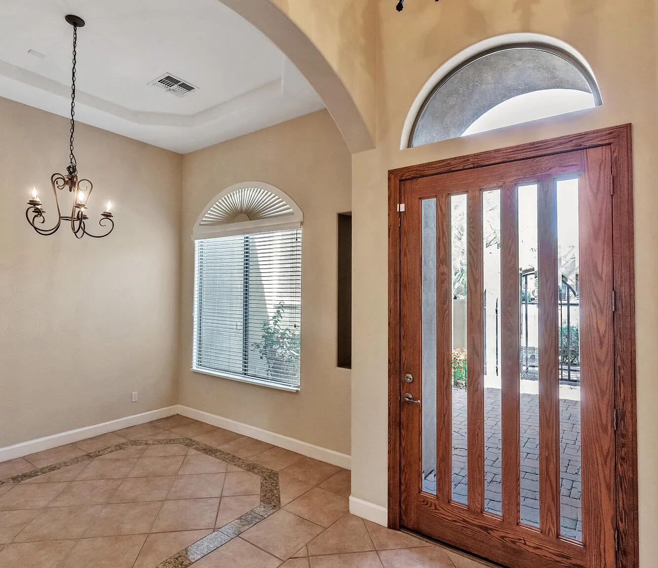 4 bed, 4.0 bath, 3229 sqft, $6,000 — Photo 4