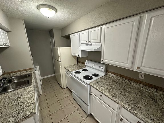 4th image of 302 Woodhenge Dr #202C