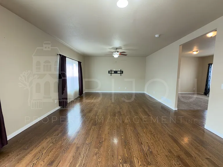 7356 Big Prairie Ct — Photo 4