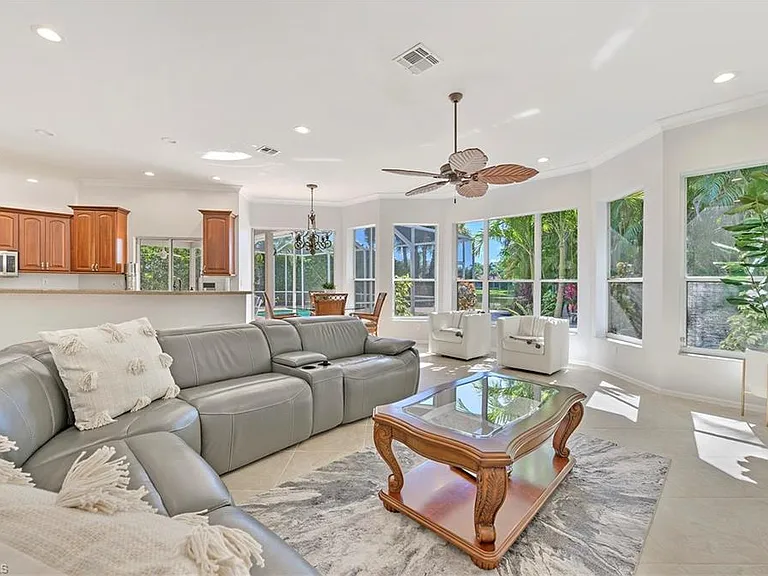 300 Wentworth Ct — Photo 28