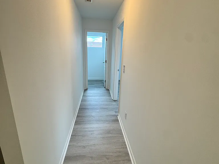 1561 14th Ave NE #B — Photo 12