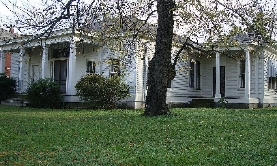 2nd image of 605 E 6th St