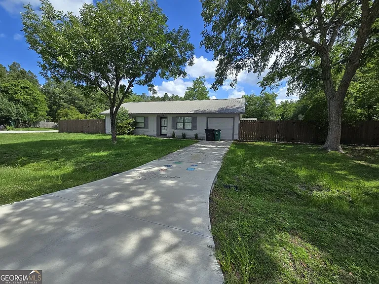 1001 Regal Rd — Photo 2