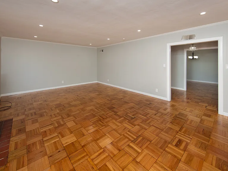 330 Beverly Ave — Photo 15
