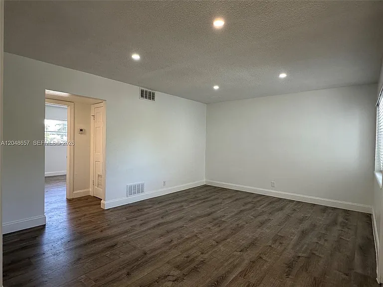2401 NW 9th Ave #3 — Photo 11