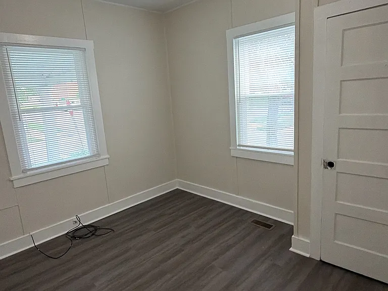 1108 Elliston St — Photo 6