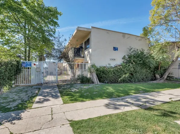 17926 Schoenborn St, Northridge, CA 91325