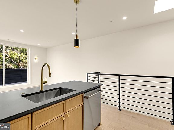 5th image of 224 21st St NE APT 4