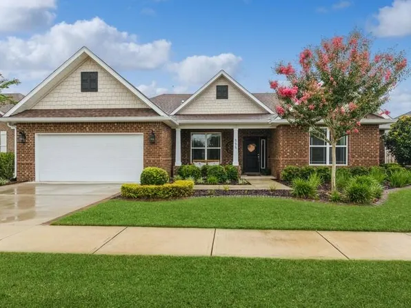 555 Brighton Cv, Freeport, FL 32439