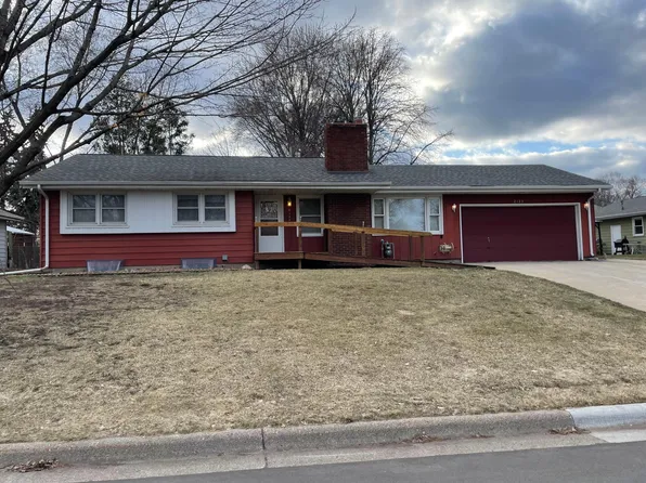 2123 Fox Pl, Mendota Heights, MN 55120