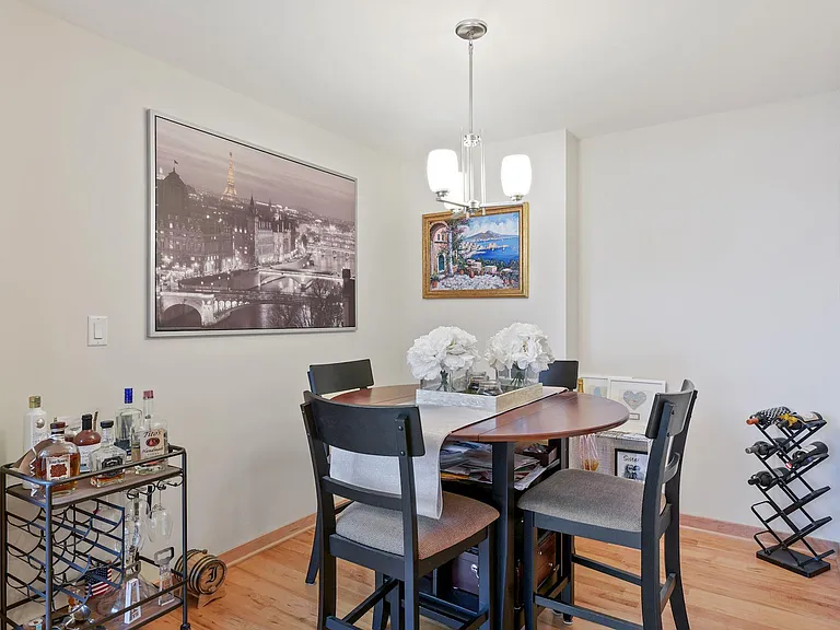215 10th Ave S #735 — Photo 4