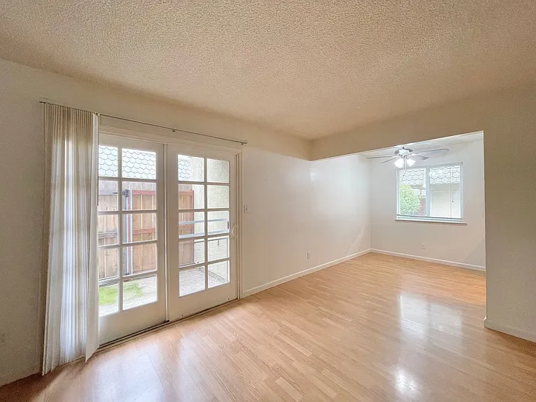 541 - 551 Morse Ave - Laurelwood — Photo 5