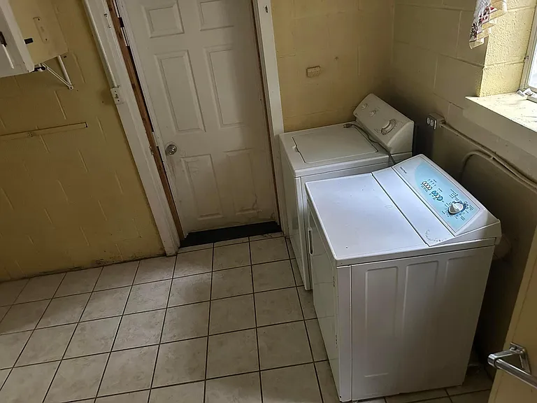 385 Riverside Dr — Photo 27