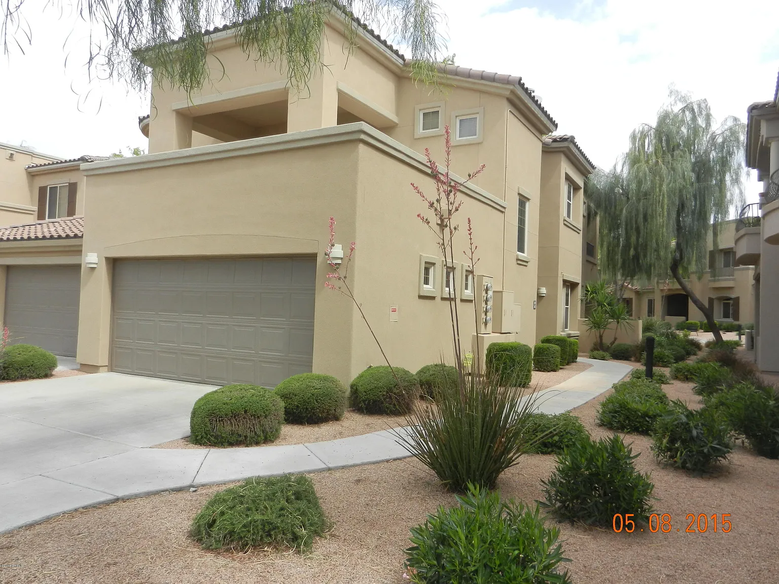 2 bed, 2.0 bath, 1422 sqft, $3,000 — Photo 2