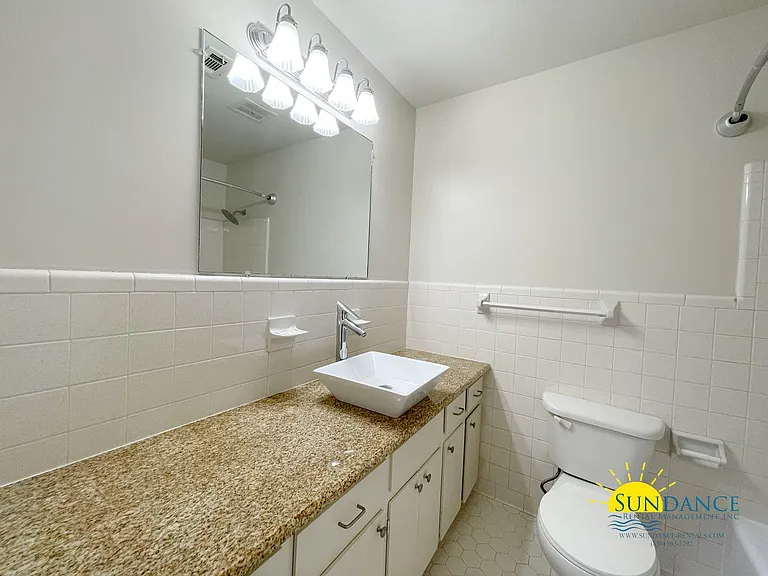 606 Camborne Ave NE — Photo 11