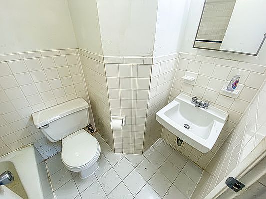 4th image of 2333 1st Ave APT 4A